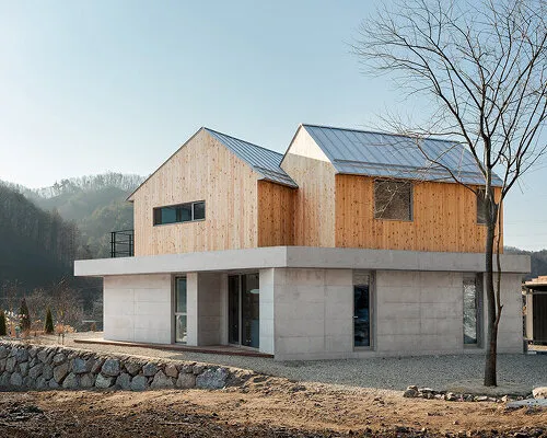 This Korean home blends raw concrete and warm timber in the most satisfying way